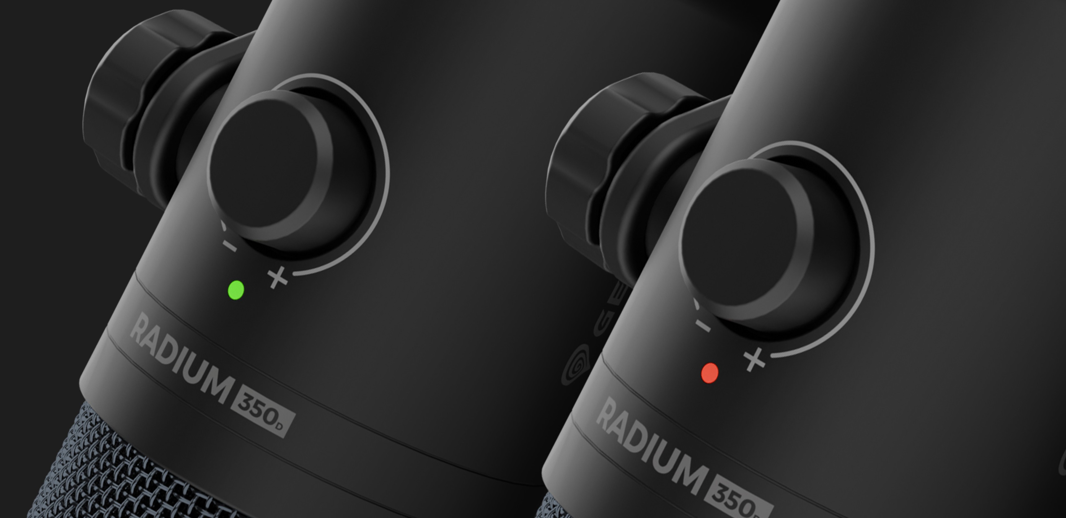 Два динамічні USB-мікрофони Genesis Radium 350D крупним планом з ручками керування та індикаторними лампами